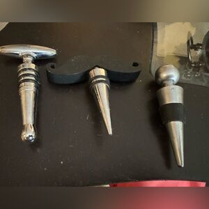 3 Wine Stoppers